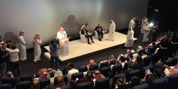 العواد يفتتح صالات فوكس.jpg11