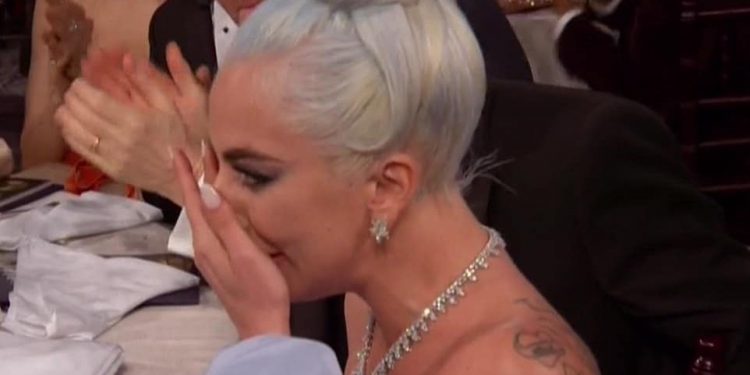 48551 ليدى جاجا تبكى