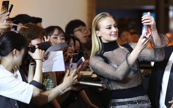 80774 صوفيا في العرض 3