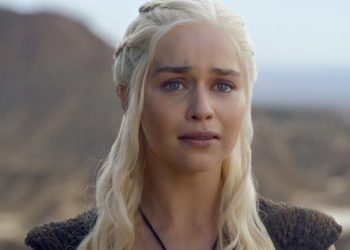 emilia clarke as daenerys game of thrones crying