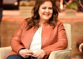 دلال عبدالعزيز