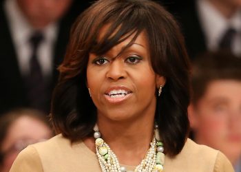 o MICHELLE OBAMA BANGS facebook