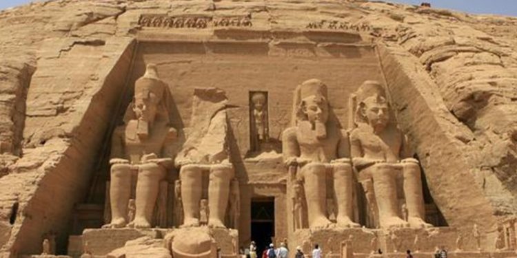 بحث عن آثار مصر