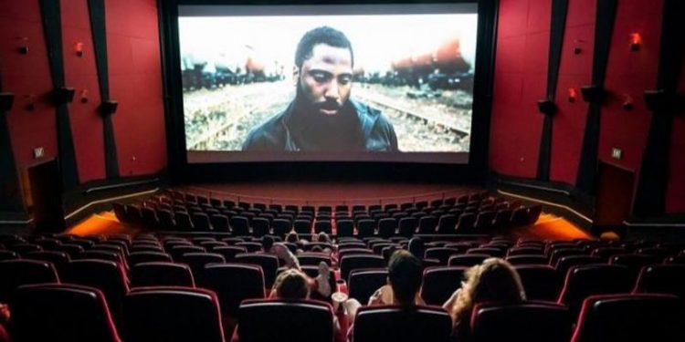 173 113023 usa mask coronavirus cinemas 700x400