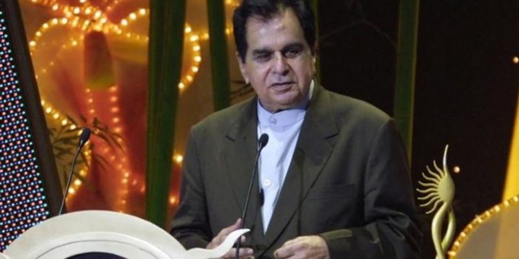 127 093514 bollywood star dilip kumar dies 98 700x400