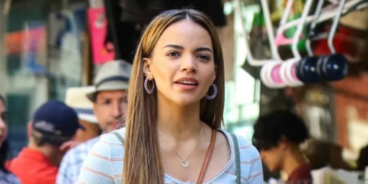 leslie grace batgirl crop 1626936418853