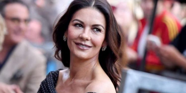 133 200623 netflix catherine zeta jones addams family remake 700x400
