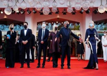 133 012843 opening venice festival cinema corona 700x400