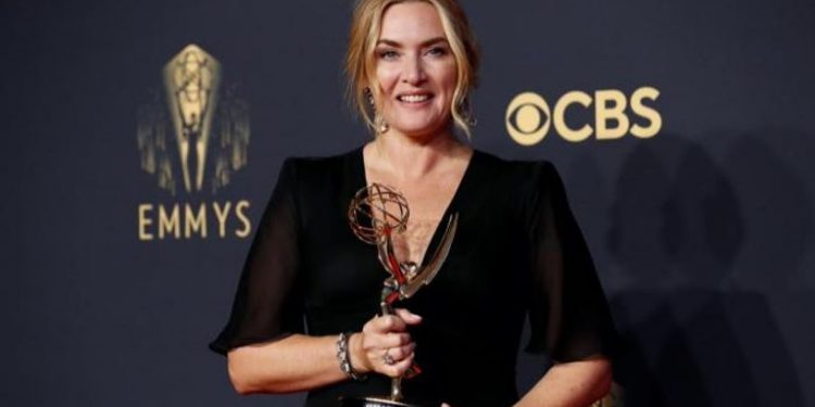 173 094701 ted lasso crown emmy awards 700x400