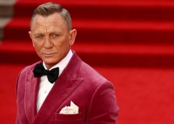 173 183046 critics opinion james bond movie 700x400