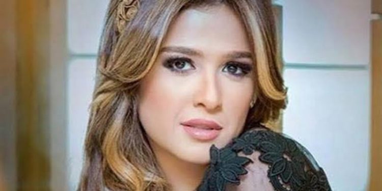 ياسمين عبد العزيز