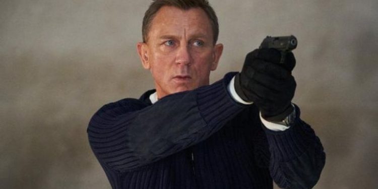 135 122257 daniel craig james bond star 700x400