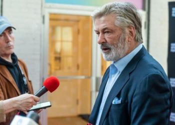 135 121601 alec baldwin photographer trillion accidents 700x400