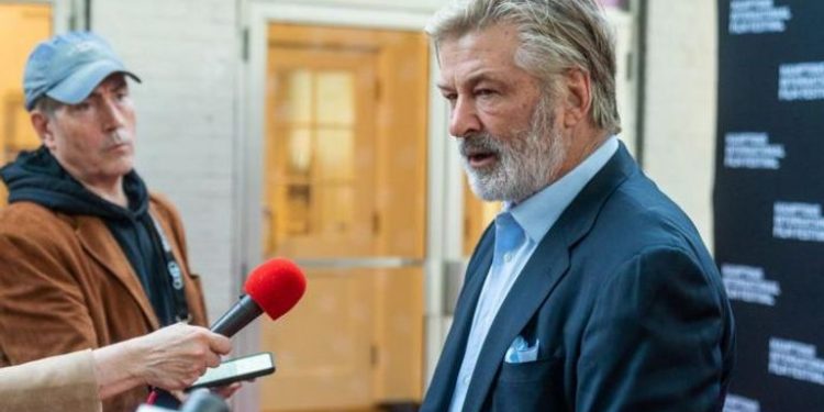 135 121601 alec baldwin photographer trillion accidents 700x400