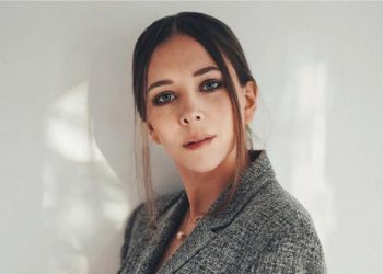 الفنانة السعودية فاطمة البناوي سفيرة جديدة لكارتييه في الشرق الأوسط