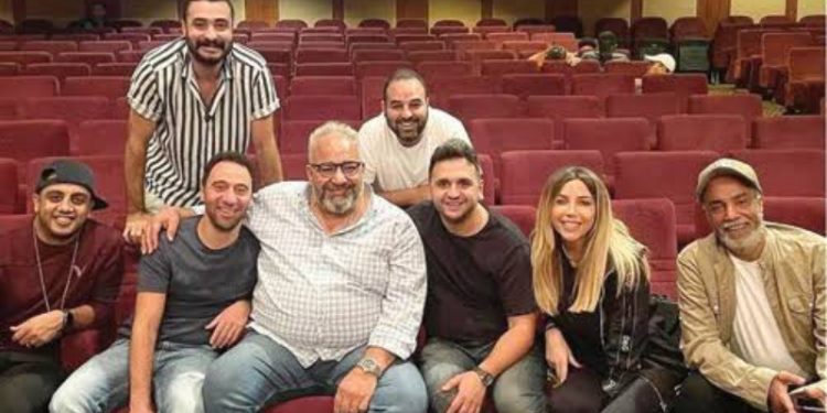 مسرحية عائلة تس