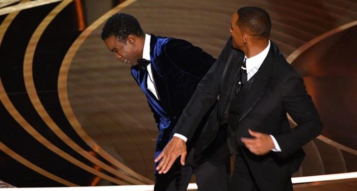 173 233941 will smith apologizes chris rock 700x400