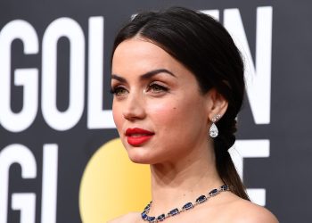 آنا دي أرماس e1658045332988