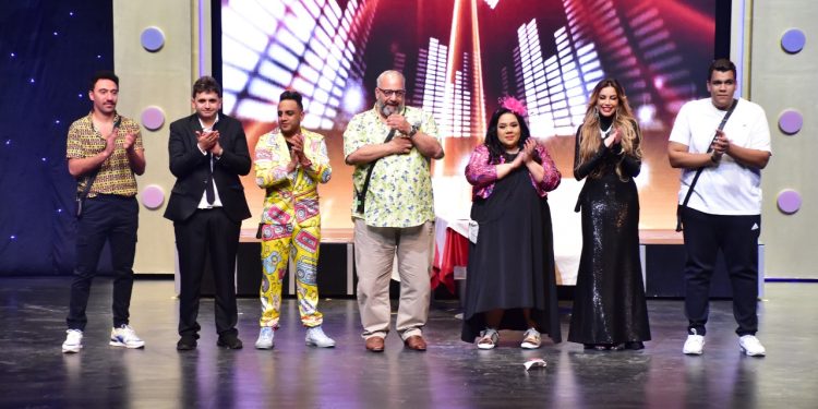 مسرحية عائلة تس e1657839075778