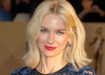 ناعومي واتس