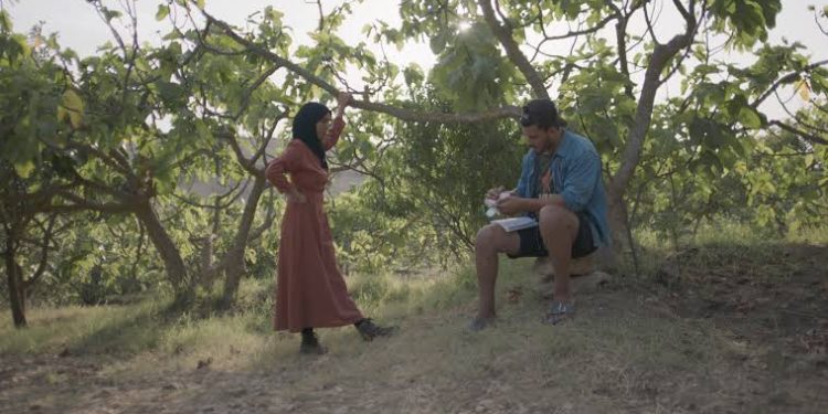 فيلم تحت الشجرة