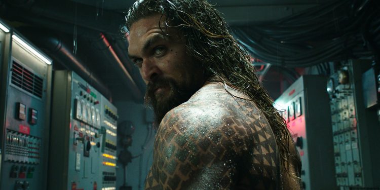 404703 جايسون موموا e1674716245231