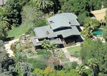 219429 منزل براد بيت