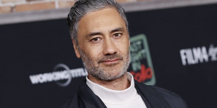 4LRA44G Taika jpg