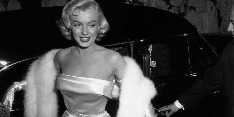marilyn monroe arriving at the premiere of the film theres news photo 1664553302 scaled