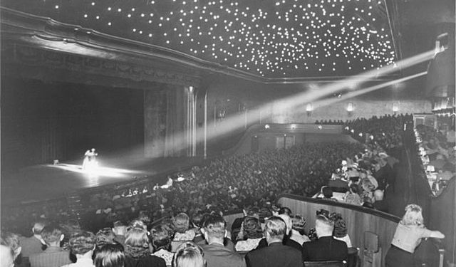 640px Bundesarchiv Bild 146 1988 035 15 Berlin Wintergarten