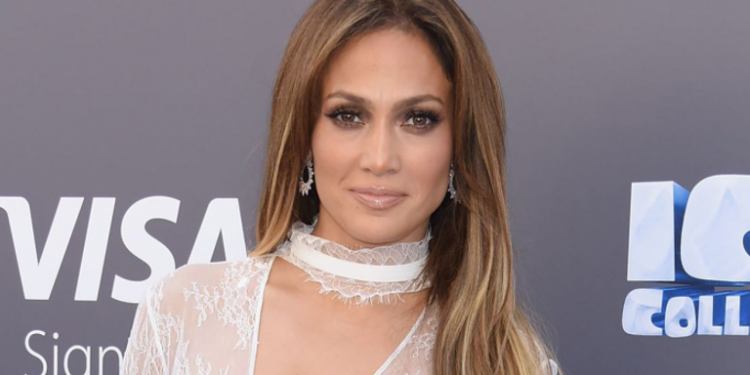 121 020410 jennifer lopez dresses movie 700x400