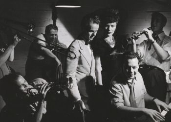 phantom lady 1944 band around piano