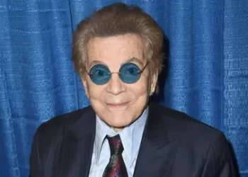 وفاة الممثل الأميركي «ميل نوفاك» عن عمر يناهز 90 عامًا