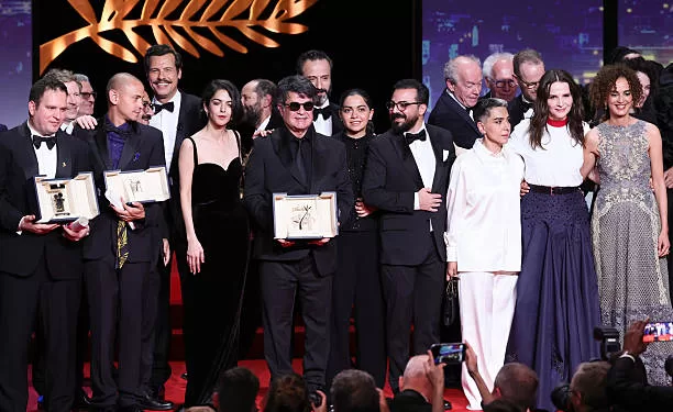 قائمة الفائزين بجوائز الدورة 78 من «مهرجان كان السينمائي».. «UN SIMPLE ACCIDENT» يفوز بجائزة «السعفة الذهبية»