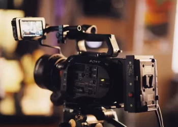 قصص ما وراء الكاميرا.. حين تصنع السينما أفلامًا عن نفسها