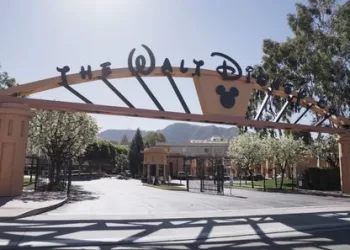 «ديزني» تُقلص موظفي السينما والتليفزيون في إطار خطة لخفض التكاليف
