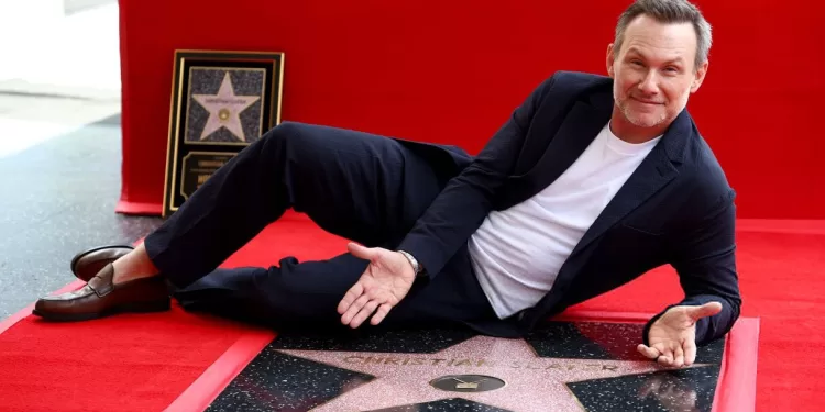 «كريستيان سلاتر» يحصل على نجمة في ممشى المشاهير في «هوليوود»