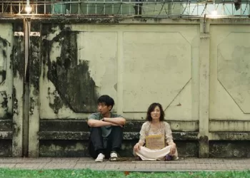 فيلم Leaving Mom