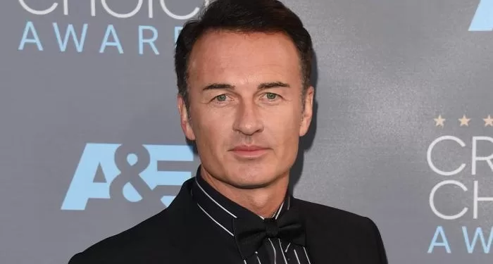 جوليان مكماهون