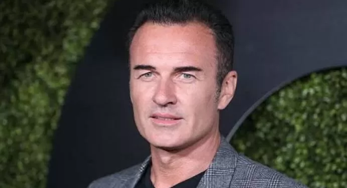 جوليان مكماهون