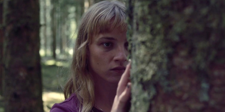 مراجعة فيلم «Meanwhile on Earth».. خيال علمي فرنسي يستكشف أخلاقيات معقدة