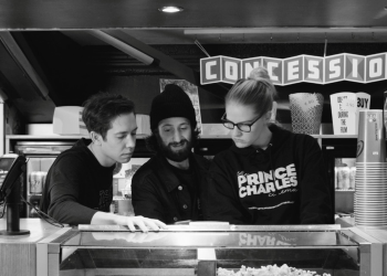 مراجعة فيلم «The Regulars».. كوميديا ساحرة في سينما برينس تشارلز