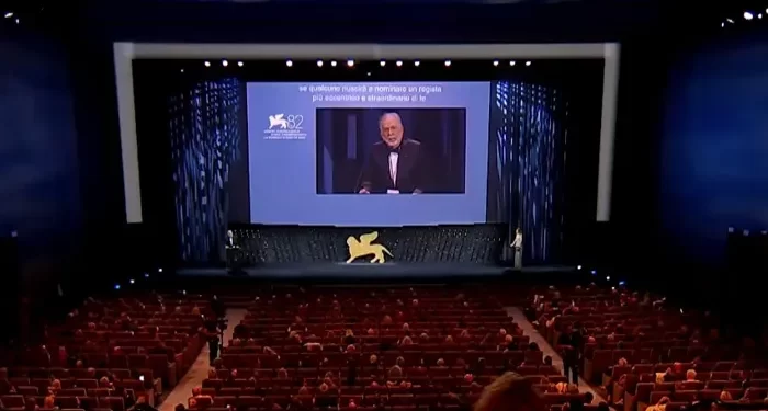 انطلاق فعاليات الدورة 82 من «مهرجان فينيسيا السينمائي» وتكريم تاريخي في الافتتاح