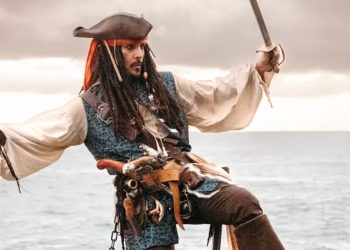 «جوني ديب» في محادثات للعودة لتجسيد شخصية «جاك سبارو» في فيلم جديد من «Pirates of the Caribbean»