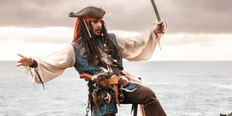 «جوني ديب» في محادثات للعودة لتجسيد شخصية «جاك سبارو» في فيلم جديد من «Pirates of the Caribbean»