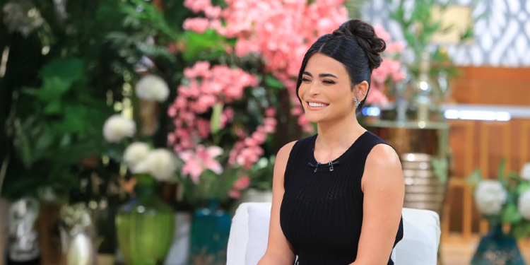 «أسماء جلال».. من «عالم الموضة» إلى سحر الدراما والسينما