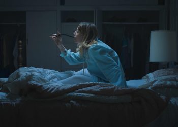 مراجعة فيلم «The House at Hallow End».. رعب يجد ثقلًا عاطفيًا وسط الإرهاب