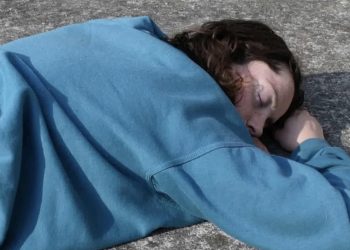 مراجعة فيلم «Fantasie».. دراسة لأوفيليا عصرية غارقة في طوفان سمعي بصري