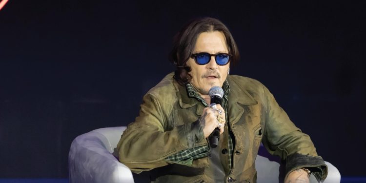 «جوني ديب» في الرياض