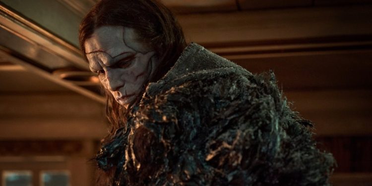 «جاكوب إلوردي» يقضي 10 ساعات يوميًا في غرفة المكياج لتجسيد وحش «Frankenstein»